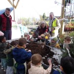 Atelier jardinage en maternelle...